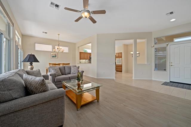78270 Quail Run, Palm Desert CA: https://media.crmls.org/mediaz/8fa54f0e-4f11-4333-be6e-55351623d91f.jpg