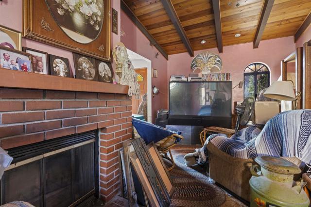 293 Paden Dr, Spring Valley CA: https://media.crmls.org/mediaz/8fa59727-a95e-489b-82c1-161bfd09d6c1.jpg