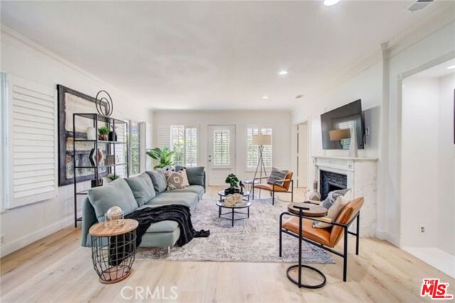1856 W 14th Street, Los Angeles CA: https://media.crmls.org/mediaz/8fa60ce0-b731-416c-862b-2cdf9fee36d1.jpg
