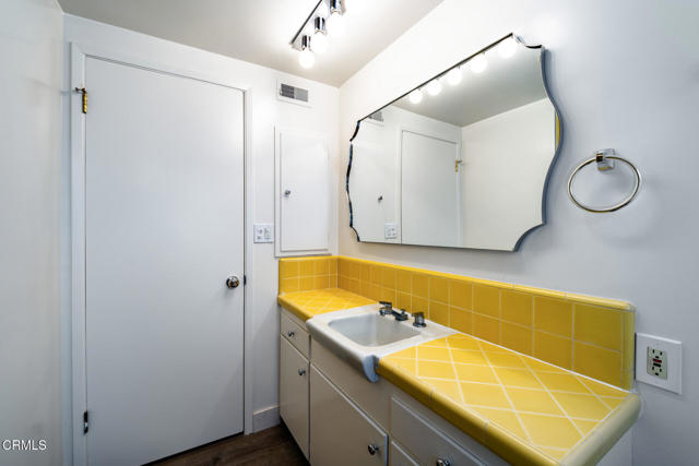 Detail Gallery Image 16 of 28 For 681 S Orange Grove Bld #1,  Pasadena,  CA 91105 - 3 Beds | 2/1 Baths