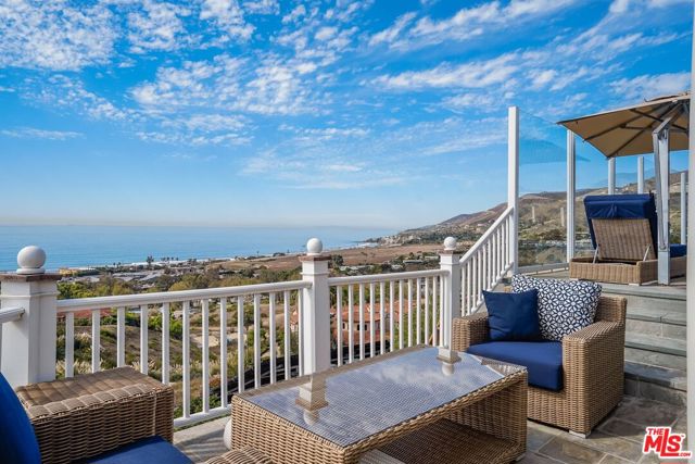 6277 Sea Star Drive, Malibu CA: https://media.crmls.org/mediaz/8fa747cf-c609-442c-8c59-2b6b2fa5c187.jpg