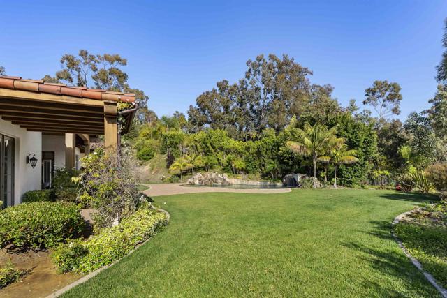 17324 Calle Serena, Rancho Santa Fe CA: https://media.crmls.org/mediaz/8fa7619d-0343-4d9b-8ffd-2a8d065fdb2d.jpg