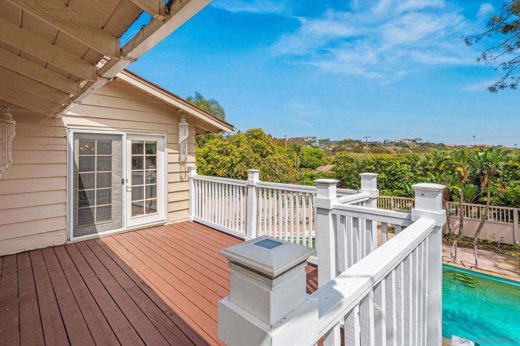 https://media.crmls.org/mediaz/8fa77490-3a4b-45f9-b443-3553df1f4d28.jpg?preset=X-Large