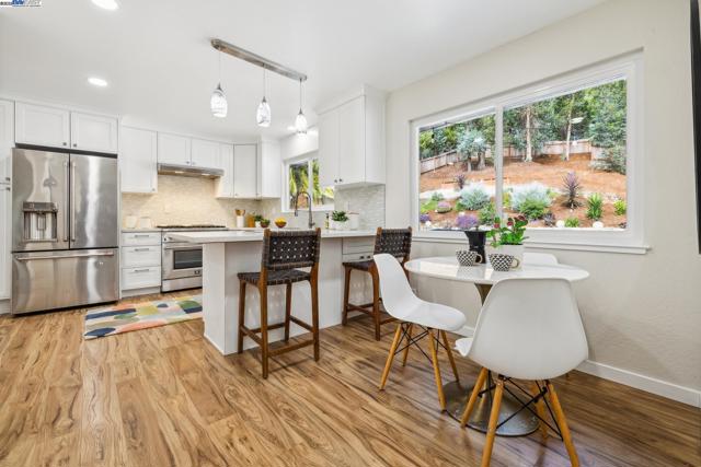 441 FOX HILLS COURT, Oakland CA: https://media.crmls.org/mediaz/8fa77735-4402-4c68-b420-f5476214d4ce.jpg