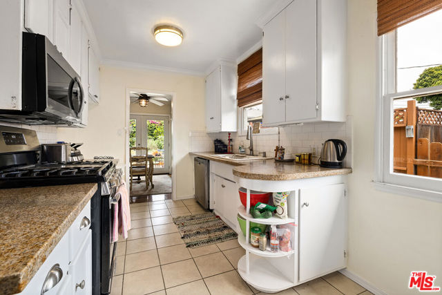 11419 Francis Place, Los Angeles CA: https://media.crmls.org/mediaz/8fa85f1f-d6d9-4e27-8307-6ce907ee8f46.jpg