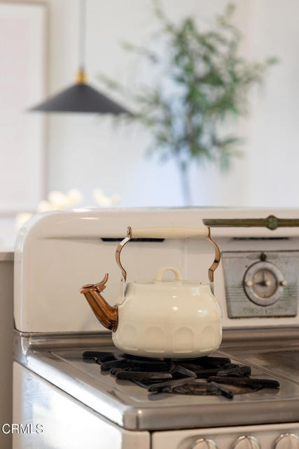 Detail Gallery Image 11 of 36 For 570 Apple Grove Ln, Santa Barbara,  CA 93105 - 6 Beds | 2 Baths