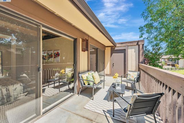 39090 Presidio Way, Fremont CA: https://media.crmls.org/mediaz/8fa90394-9989-42b2-9606-c2ac5a3dbcfe.jpg