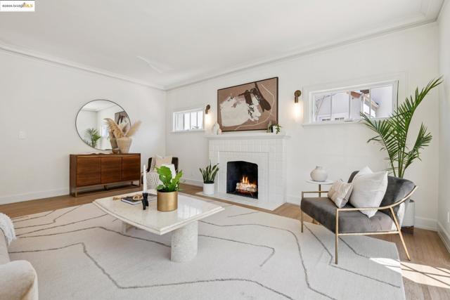 101 Palm Dr, Piedmont CA: https://media.crmls.org/mediaz/8fa94fcc-d97b-4b26-a9a4-56b2bdead6de.jpg