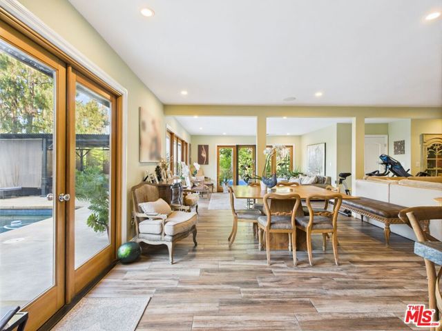 4723 Dunas Lane, Tarzana CA: https://media.crmls.org/mediaz/8fa98d4d-f61e-4c7d-8ac3-c4ee8020166b.jpg