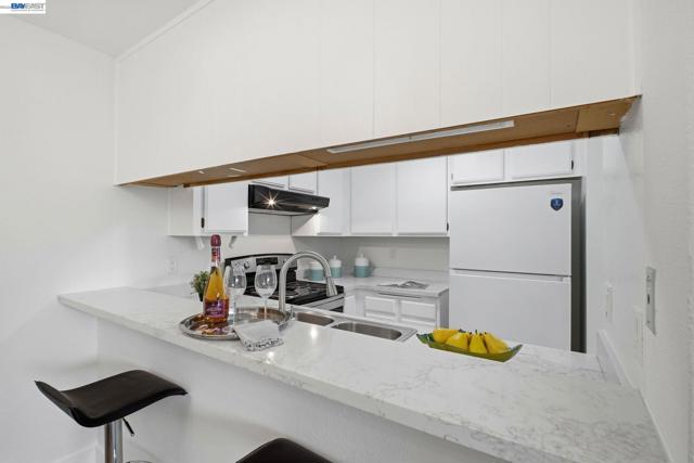 267 Famoso Plz, Union City CA: https://media.crmls.org/mediaz/8faa391b-c7d3-4410-9267-2aef1cca225c.jpg