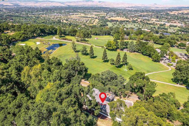 102 Castlewood Dr, Pleasanton CA: https://media.crmls.org/mediaz/8faaee27-236d-42eb-bfcb-99e6642260f1.jpg