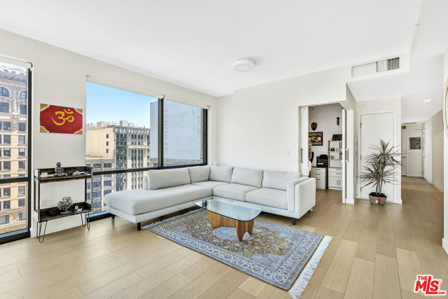 400 S Broadway, Los Angeles CA: https://media.crmls.org/mediaz/8fab750d-b32f-4478-96ae-d5b395d1ef74.jpg