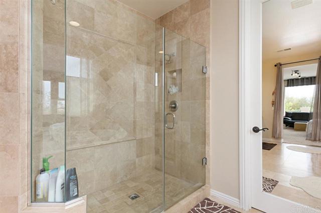 Detail Gallery Image 14 of 21 For 7047 Rose Dr, Carlsbad,  CA 92011 - 4 Beds | 4/1 Baths