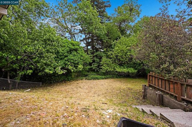 2326 Estrella Ct, Pinole CA: https://media.crmls.org/mediaz/8fabb0fd-d0dd-4092-8778-6c94b15da3a3.jpg