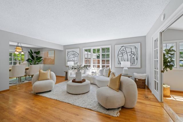 949 Wing Place, Stanford CA: https://media.crmls.org/mediaz/8fabce0e-b796-4a9c-9c7d-6b32a11fde5f.jpg