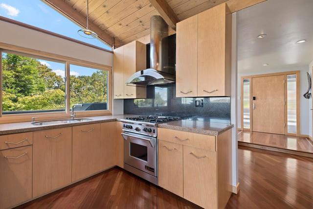 2618 Belmont Canyon Road, Belmont CA: https://media.crmls.org/mediaz/8fabffc9-5fc1-4056-8085-6cd92adfc880.jpg