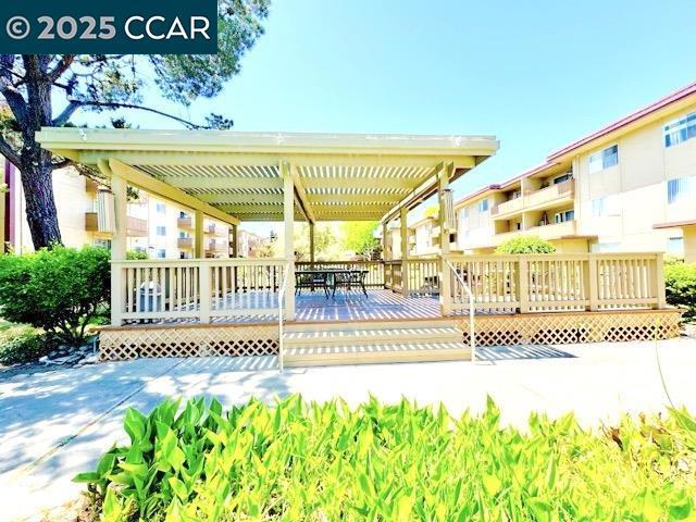1305 Webster St, Alameda CA: https://media.crmls.org/mediaz/8fac88a2-03dc-4024-87b4-c3e045c6f443.jpg