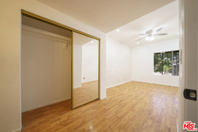 730 W 4th Street, Long Beach CA: https://media.crmls.org/mediaz/8fae06c4-7dc5-4694-b6c7-ab7e33479b49.jpg