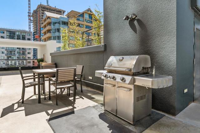 425 W Beech St, San Diego CA: https://media.crmls.org/mediaz/8fae257c-e0e8-495c-9cc4-f33af024b8b1.jpg