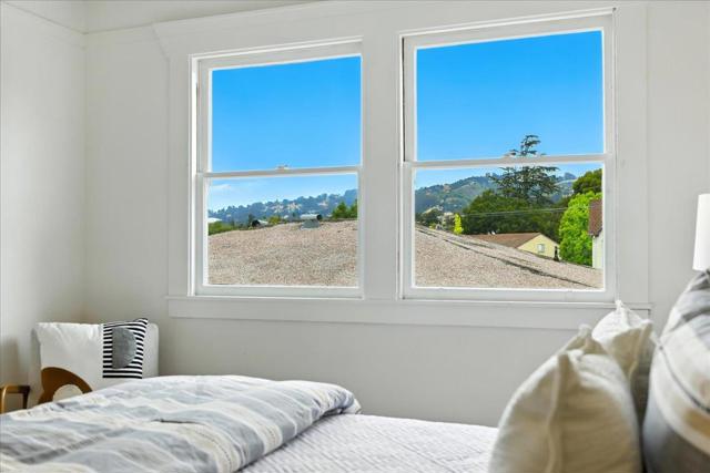 5555 Carlton Street, Oakland CA: https://media.crmls.org/mediaz/8fae32a0-085a-43d5-8431-473712b330b9.jpg