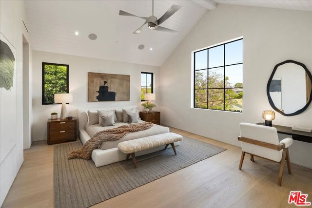 12227 Tweed Lane, Los Angeles CA: https://media.crmls.org/mediaz/8fae3e49-9161-48be-b453-f283bcb423f6.jpg
