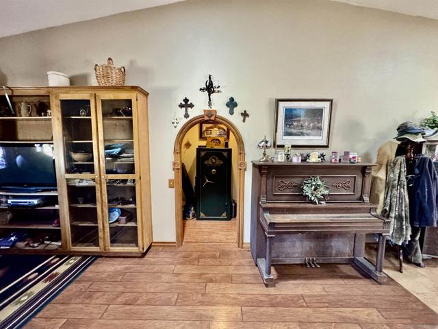 Image 64 of 75 For 41083 Old Highway 80