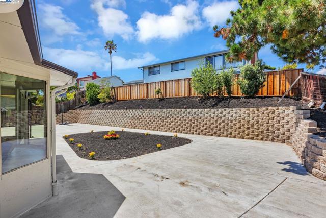 216 Appian Way, Union City CA: https://media.crmls.org/mediaz/8fae7cad-ecdf-4b43-a37a-179f077dfc84.jpg