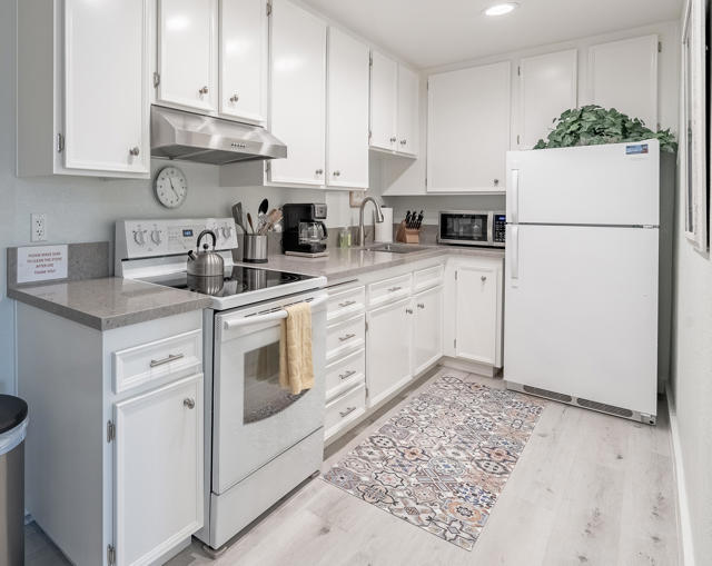 2820 N Arcadia Court, Palm Springs CA: https://media.crmls.org/mediaz/8faed1a4-1ee2-4948-abff-3e082f863e8e.jpg