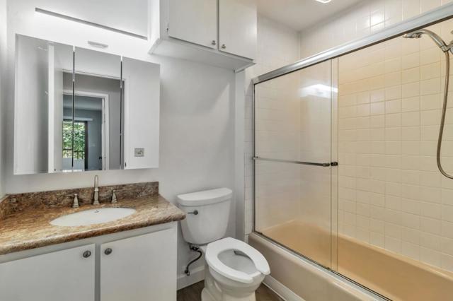 1830 Lakeshore Avenue, Oakland CA: https://media.crmls.org/mediaz/8faf1034-c377-443d-b40a-35c4d54476a5.jpg