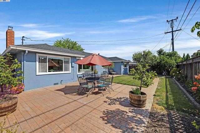 5266 Troy Ave, Fremont CA: https://media.crmls.org/mediaz/8faf338c-9a83-45fe-a520-e416f31882ee.jpg