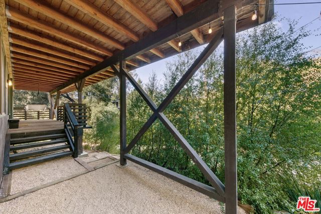 625 Reithe Avenue, Calabasas CA: https://media.crmls.org/mediaz/8faf5ed1-08a6-4eaa-a2ff-6abceca94c15.jpg