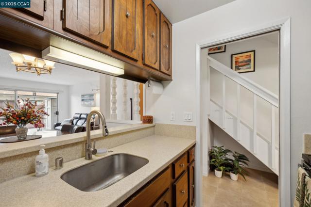 14295 Doolittle Dr, San Leandro CA: https://media.crmls.org/mediaz/8fb07a08-3f84-449b-b3d7-f9bead38d178.jpg