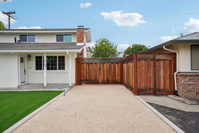 5169 Lillian Ct, Livermore CA: https://media.crmls.org/mediaz/8fb139c3-e86e-4d92-9019-cfb4102dd162.jpg