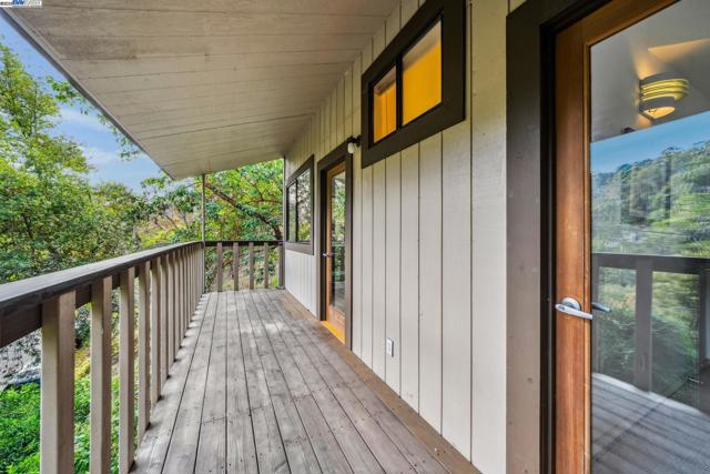 7171 HOMEWOOD DRIVE, Oakland CA: https://media.crmls.org/mediaz/8fb19b07-5170-4ca4-8bfb-94d977f390de.jpg