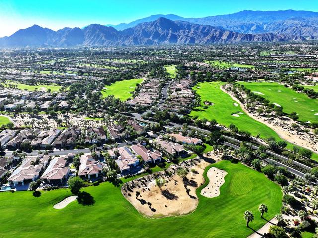 76054 Via Saturnia, Indian Wells CA: https://media.crmls.org/mediaz/8fb1dcb8-533b-4c1e-a434-46af41904a4f.jpg
