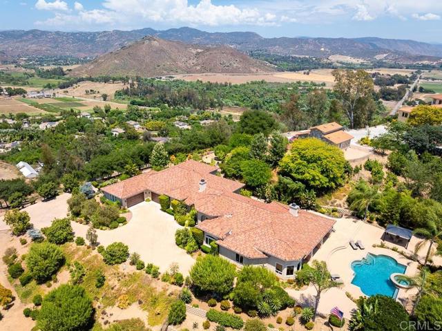 14106 Summit Crest, Escondido CA: https://media.crmls.org/mediaz/8fb3091b-03af-47f9-8796-9b180d56ce6b.jpg