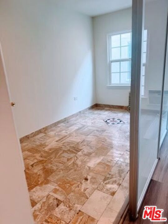 137 S Crescent Drive, Beverly Hills CA: https://media.crmls.org/mediaz/8fb33272-c249-44b9-88f4-15fb5a201b4c.jpg