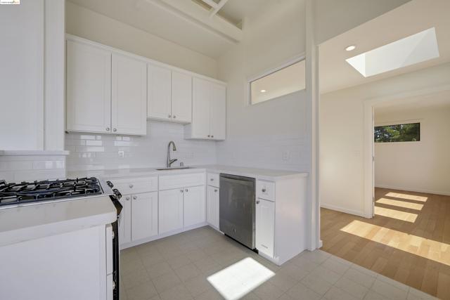 921 Clark Place, El Cerrito CA: https://media.crmls.org/mediaz/8fb3b117-eb1f-4bc0-a924-b41940c23b22.jpg
