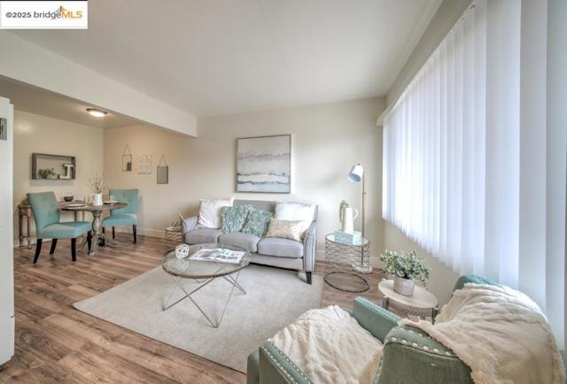 399 Schafer Rd, Hayward CA: https://media.crmls.org/mediaz/8fb3cf6d-e313-4106-aeaf-4a03658bc9be.jpg