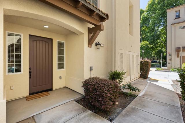 211 Okeefe Way, Mountain View CA: https://media.crmls.org/mediaz/8fb3e6ac-bdc7-474a-ac43-7ee09a81efbc.jpg