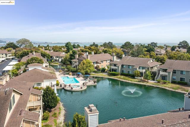 63 Lakeshore Ct, Richmond CA: https://media.crmls.org/mediaz/8fb42762-97b3-498a-bb4c-8d2ebe908faf.jpg