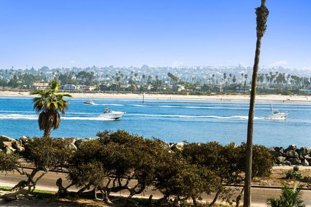 2623 Ocean Front Walk, San Diego CA: https://media.crmls.org/mediaz/8fb43d4b-ae9c-45ab-bb86-371f0634d1b5.jpg