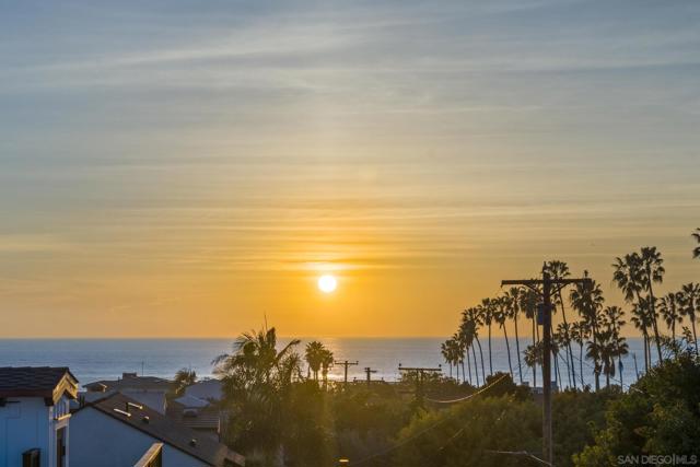 464 466 Westbourne, San Diego CA: https://media.crmls.org/mediaz/8fb4864e-4472-4405-88b8-b77c21df1ce3.jpg