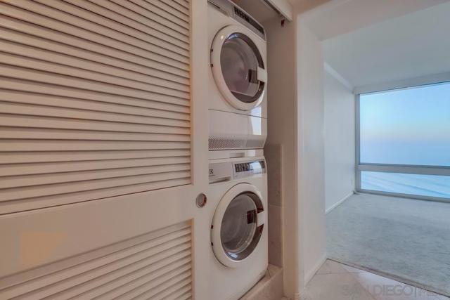 1720 Avenida Del Mundo, Coronado CA: https://media.crmls.org/mediaz/8fb4fc9c-0094-4288-8b38-e336e715adec.jpg