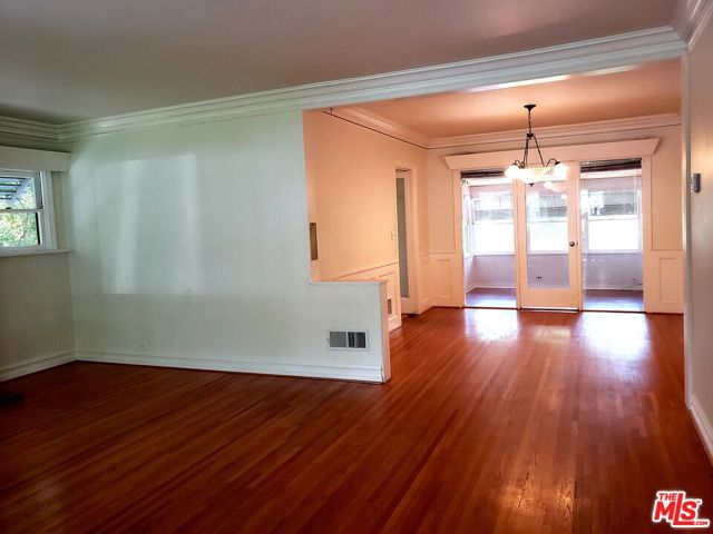 1710 Oakwood Street, Pasadena CA: https://media.crmls.org/mediaz/8fb5802b-9019-4e2e-9a06-d133d5c198d1.jpg