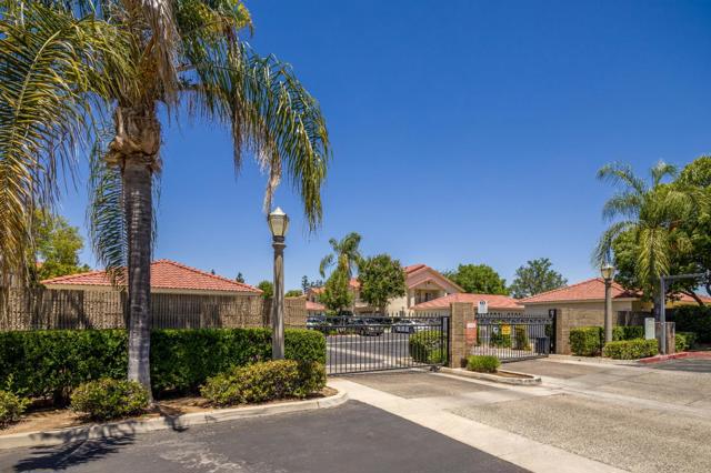 1542 E Alluvial Avenue, Fresno CA: https://media.crmls.org/mediaz/8fb58589-2ea1-4fd3-9122-b36df717a90e.jpg