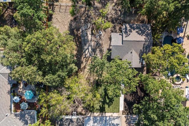2129 Youngs Ct, Walnut Creek CA: https://media.crmls.org/mediaz/8fb5f0d4-b60d-43c0-99b8-b1e5387a1245.jpg