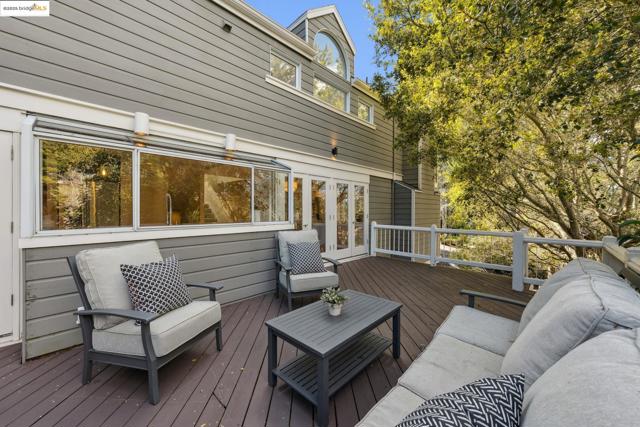 Image 23 of 60 For 5980 Harbord Dr
