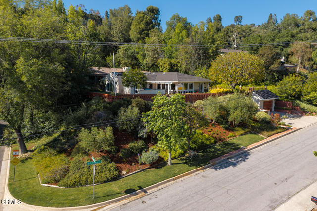 5109 Redwillow Lane, La Canada Flintridge CA: https://media.crmls.org/mediaz/8fb5fddd-5a5b-4d52-823c-c71633092a36.jpg