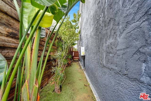 1216 N Kenmore Avenue, Los Angeles CA: https://media.crmls.org/mediaz/8fb618ea-d7c1-4bc5-9b99-b06d692fe780.jpg